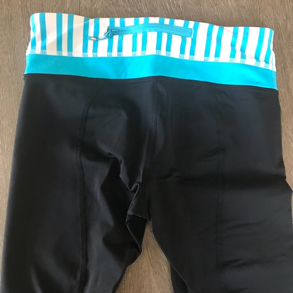 Lululemon Black/Blue Stripe Waist Cropped Sz 4 - Picture 5 of 5
